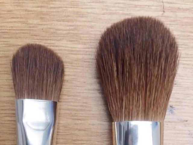 fine hair, cosmetic brushes, artist brushes, badger hair 